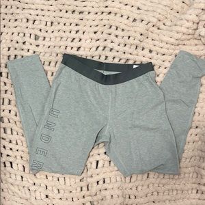 Like new Under Armour workout leggings.